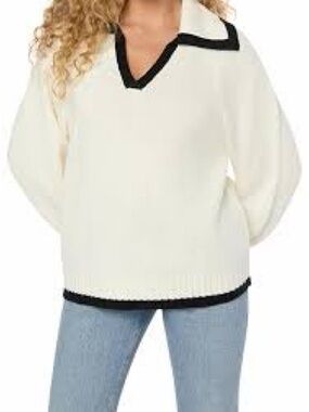 WeWoreWhat Cream V-Neck Sweater with Black Trim
